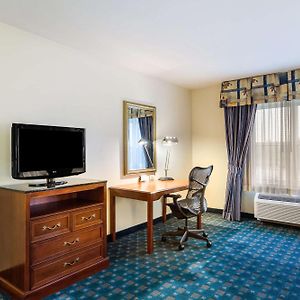 King Room Tub Mobility Hearing Access
